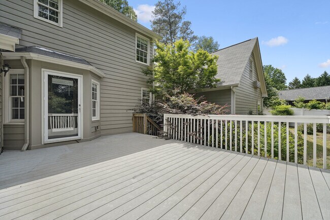 Building Photo - 223 Wintergreen Dr
