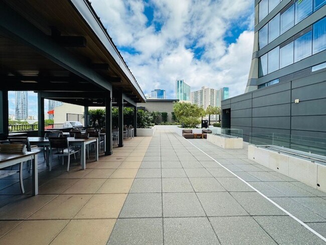 Building Photo - 1 Bedroom, 1 Bathroom, 1 Parking with Den ...