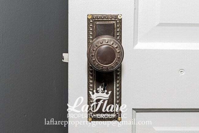 Building Photo - 631 Clark St