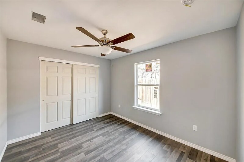 Building Photo - 1100 Primrose Dr