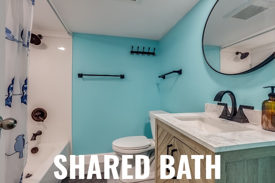 Building Photo - 3149 N Oak Cir