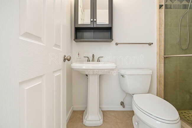 Building Photo - 2570 Northside Dr NW