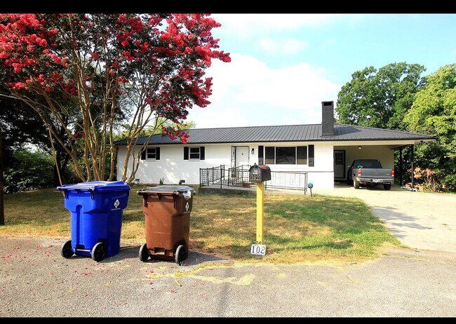 Primary Photo - 102 Hubbell Pl