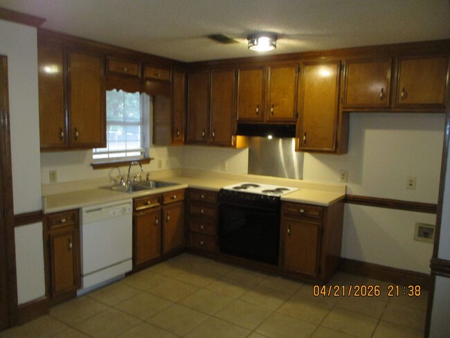 Building Photo - 103 Acacia Ct