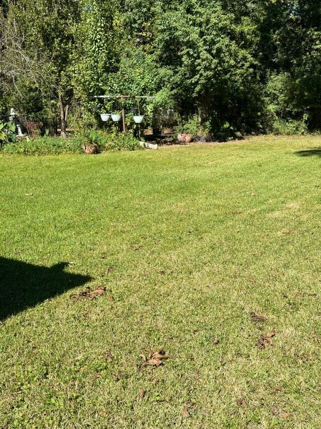 Building Photo - Completely Remodeled 3 Bed, 2 Bath Home in...
