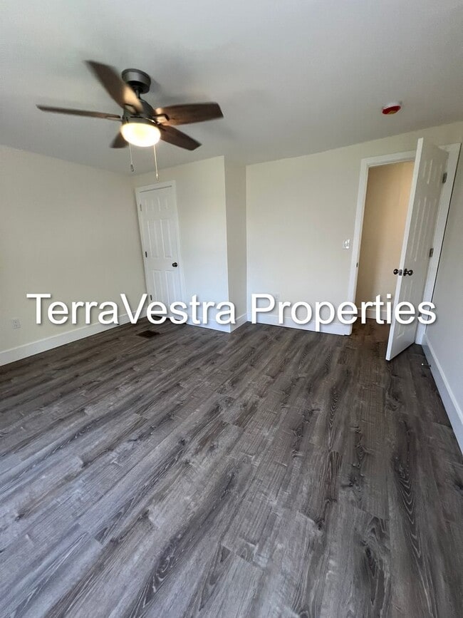 Building Photo - 4 Bed / 2 Full Bath in Millville!
