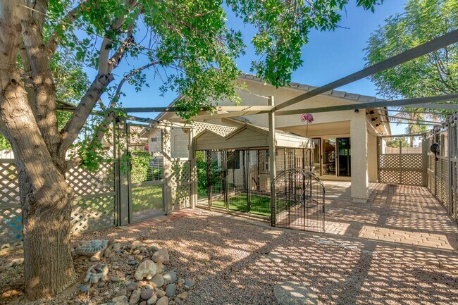 Building Photo - New Listing in Peoria