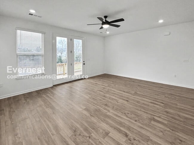 Building Photo - 456 Blair Rd