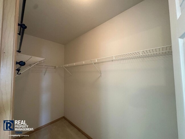 Building Photo - 3BR Silver Creek Home w/ Loft, Fireplace & 2-Car Garage!!
