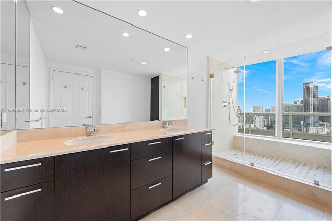Building Photo - 1643 Brickell Ave