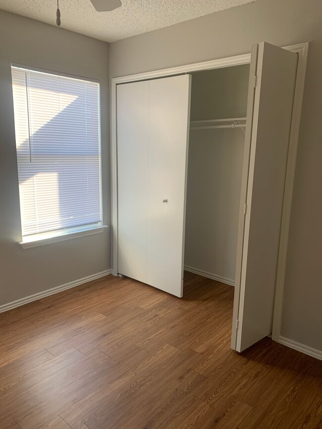 Building Photo - 3 bedroom 2 bath