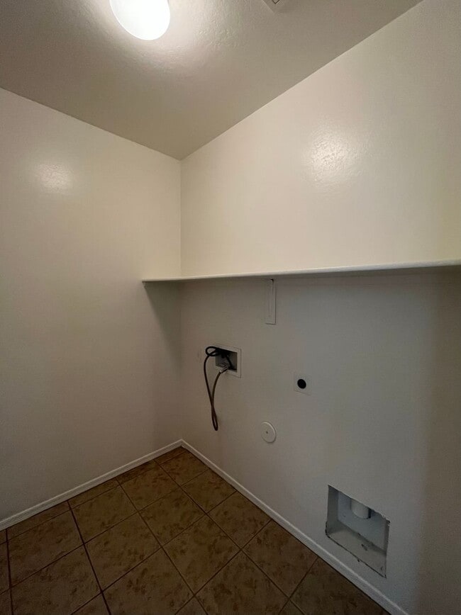 Building Photo - 3 Bedroom Home in the Beacon Heights Commu...