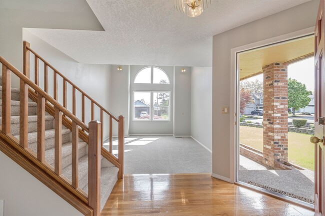 Building Photo - Spacious 5-Bedroom Home with Beautiful Bac...