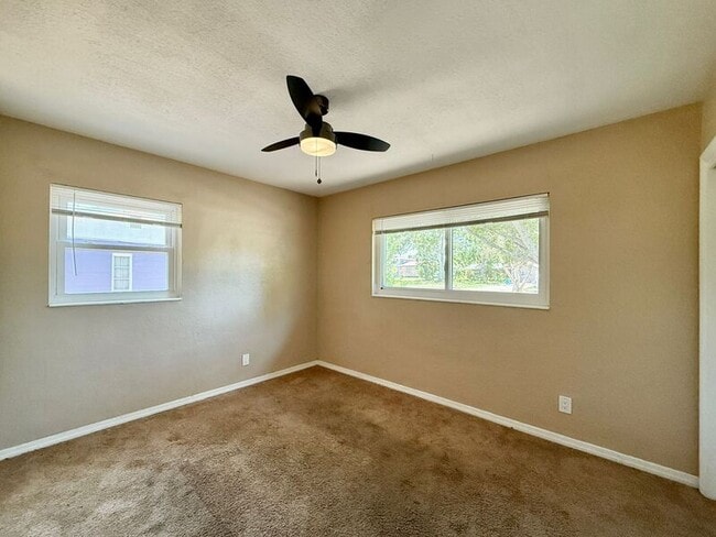 Building Photo - 2565 Granada Cir W