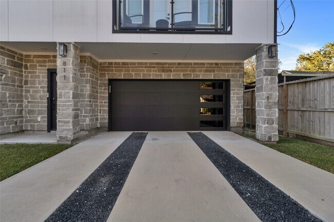 Building Photo - 811 Paul Quinn St