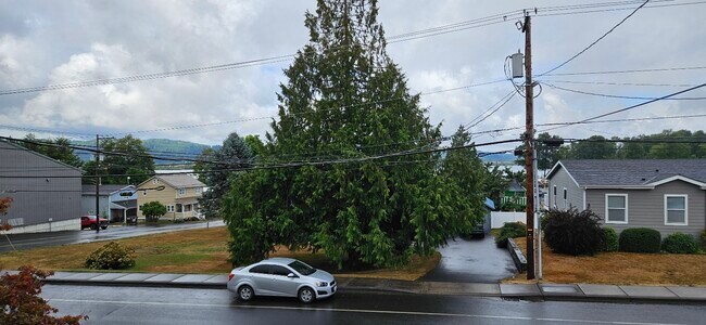 Building Photo - 180 2nd St