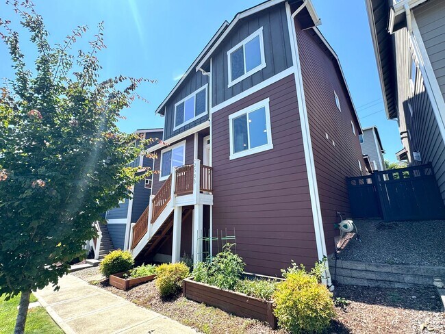 Building Photo - Modern and Stylish 3-Bedroom Manette Home