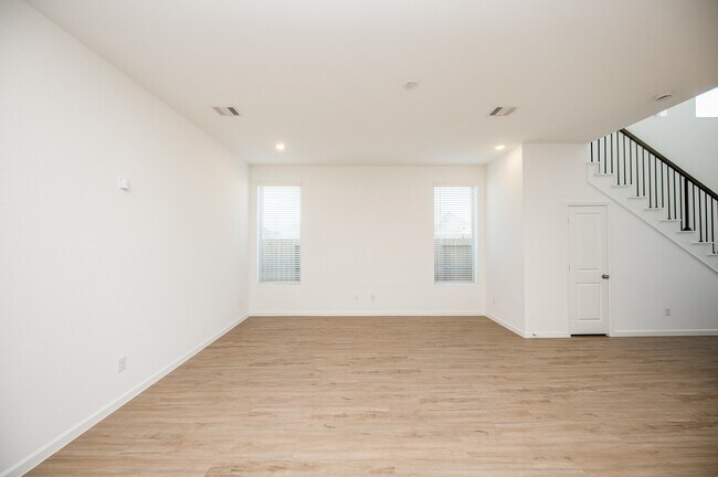 Building Photo - 27035 Flower Isle Ln