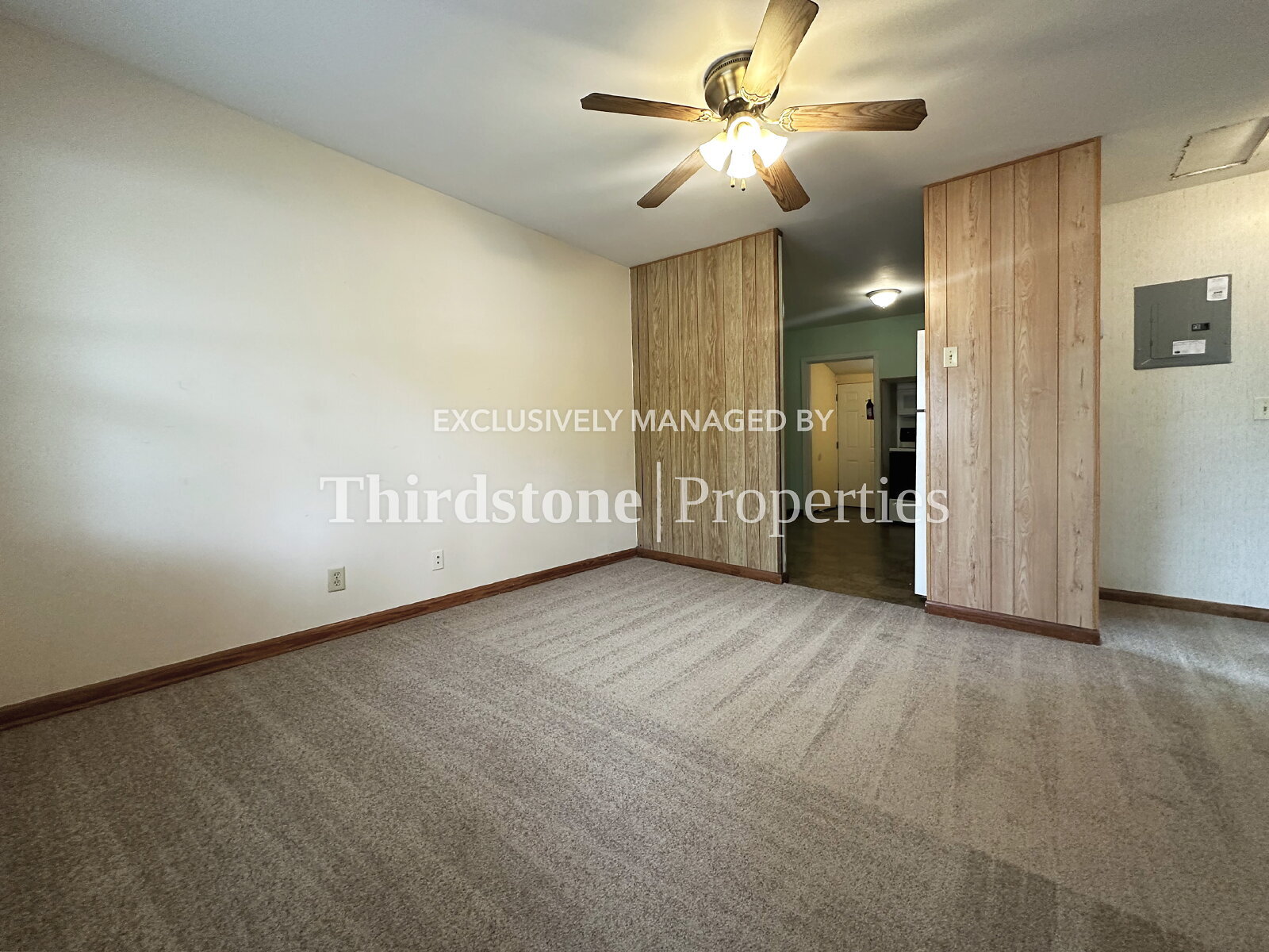 Building Photo - 1727 Lindsey Rd