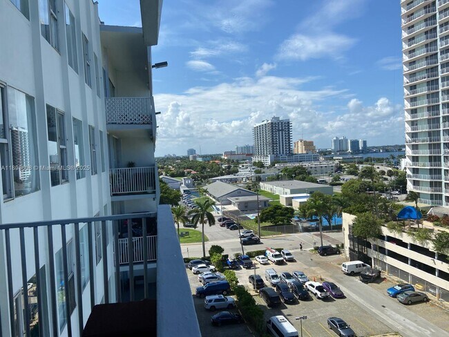 Building Photo - 7545 E Treasure Dr