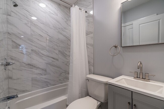 Building Photo - 806 N 41st St