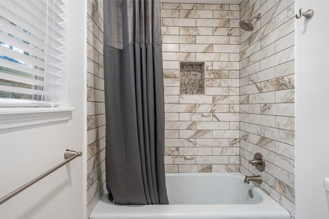 Building Photo - 1912 Foxtail Pl