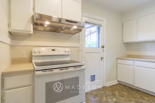Building Photo - Charming First Hill Single Family House wi...