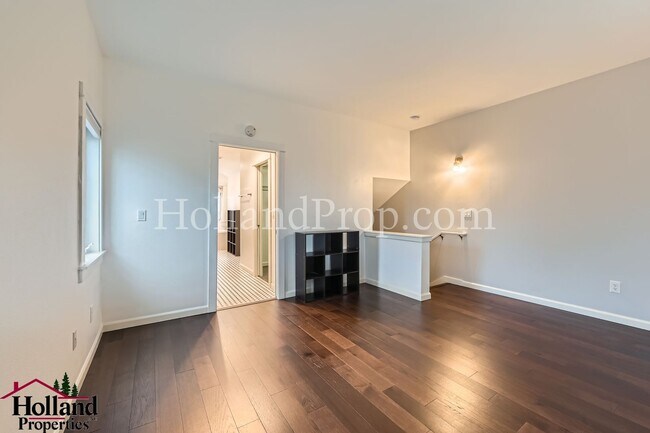Building Photo - Spacious Home with High Ceilings and Modern Comforts!