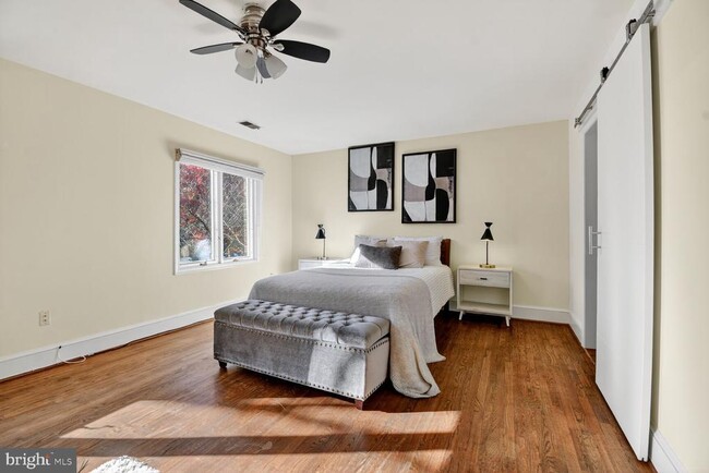 Building Photo - 3227 Ellicott St NW