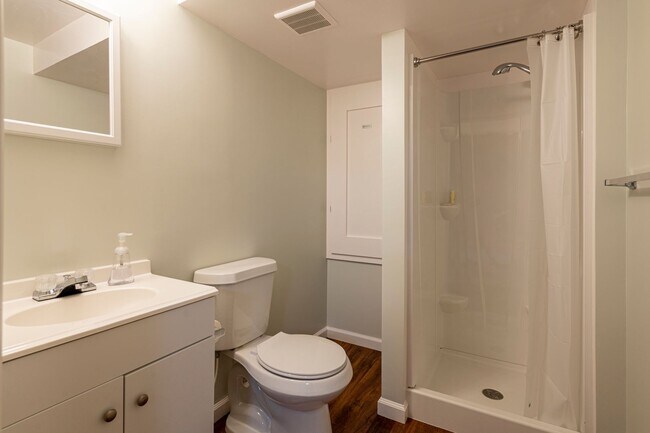 Building Photo - Wonderful 4-bed, 3-bath home adjacent to walking paths and parks
