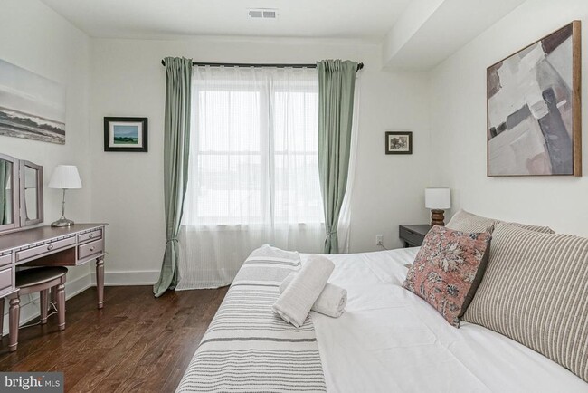 Building Photo - 1332 S Bouvier St