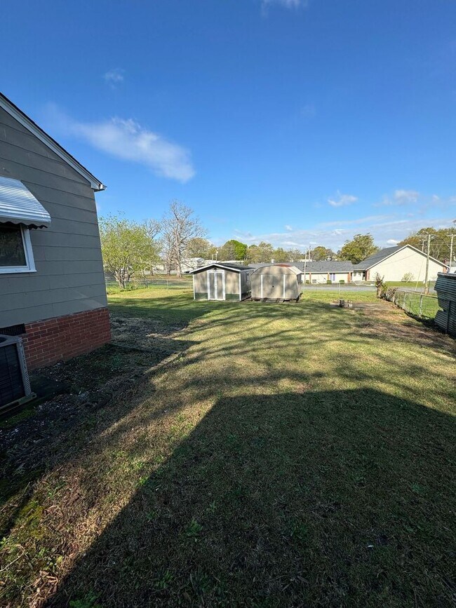 Building Photo - Cozy 2-Bedroom, 1-Bathroom Home w/ a Bonus...