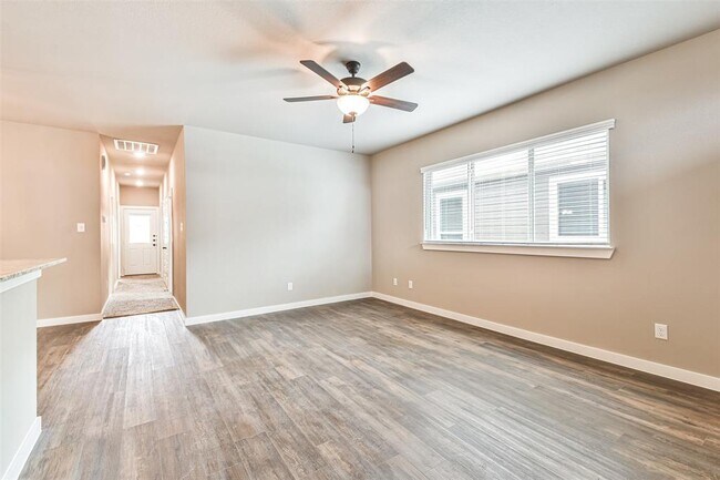 Building Photo - 9708 Grosbeak Ln