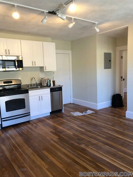 Building Photo - 402 Highland Ave
