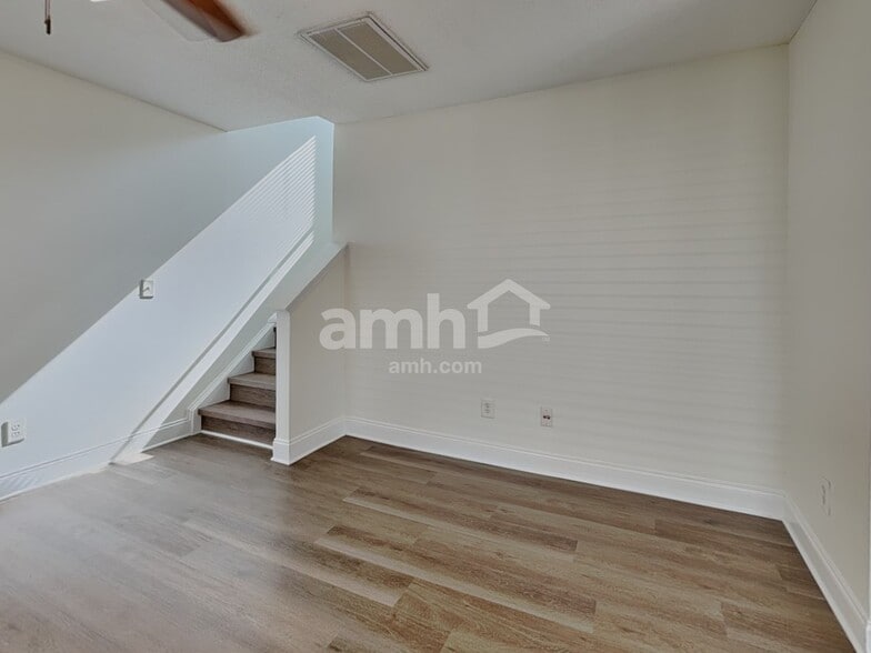 Building Photo - 6017 Namozine Ct