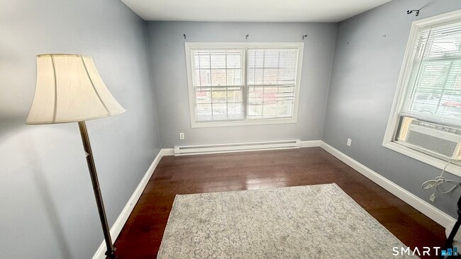 Building Photo - 646 Howe Ave