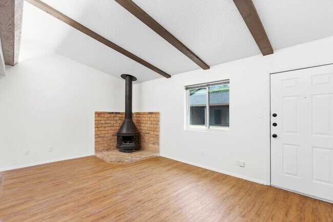 Building Photo - Immaculately Improved 2 Bedroom / 1 Bathroom Duplex & Immediately Available! - 50% Off One Full M...