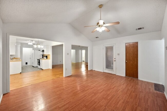 Building Photo - 6436 Ridglea Dr