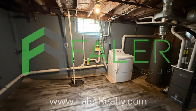 Building Photo - Show-stopping rental available!