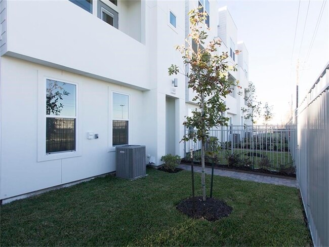 Building Photo - 3141 Leeland St
