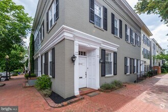 Building Photo - 2800 Dumbarton St NW