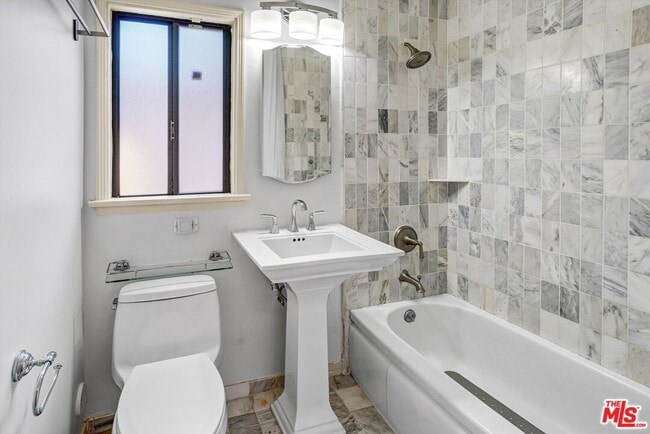 Building Photo - 520 N Beachwood Dr