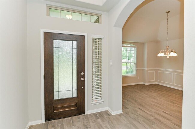 Building Photo - 3817 Breckenridge Dr