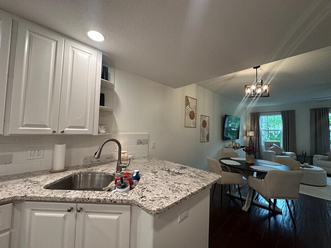 Building Photo - 3325 E Community Dr