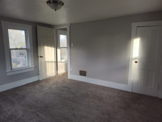 Building Photo - 145 21st St NW