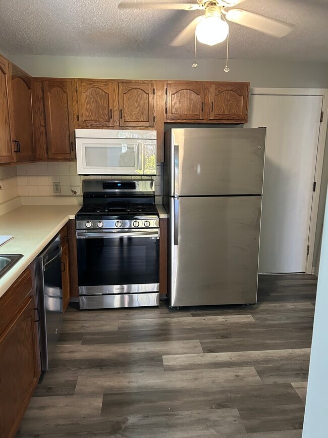 Building Photo - 379 Huse Rd