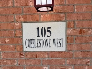 Building Photo - 105 Cobblestone Dr W