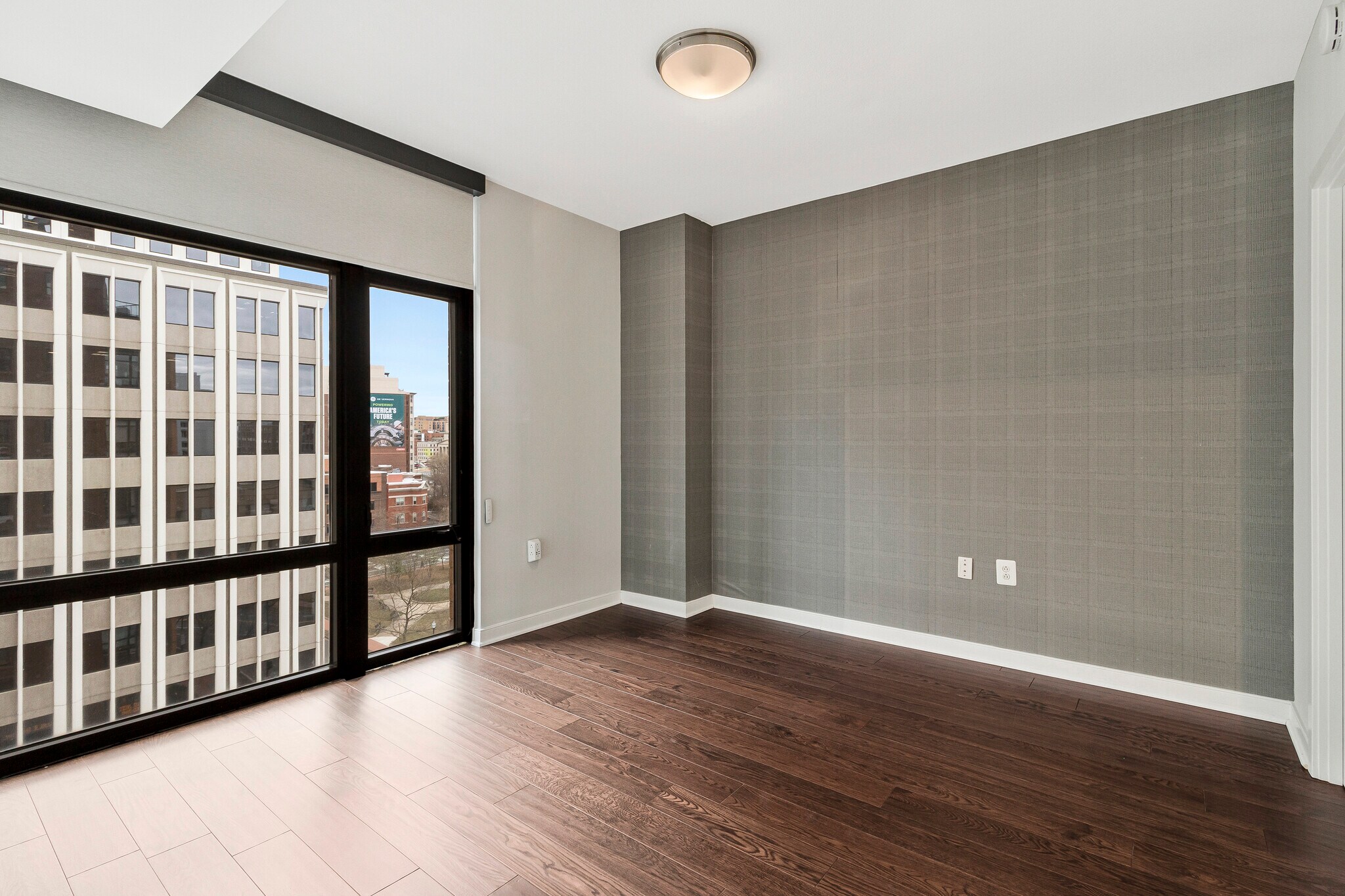 King Size Primary Bedroom - 1010 Massachusetts Ave NW