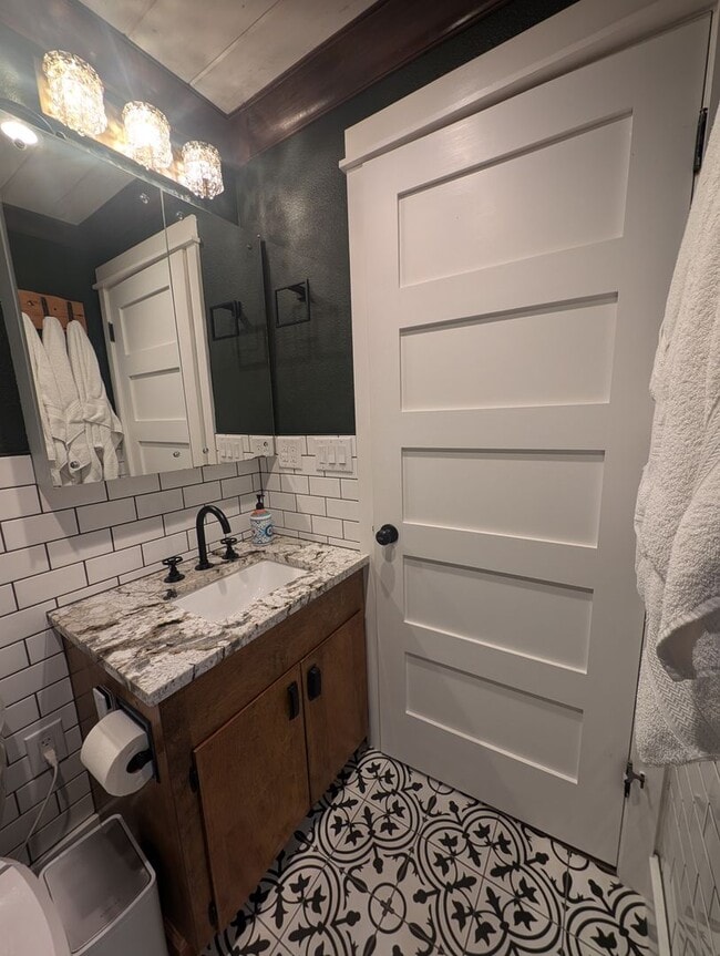 Building Photo - Stunning 4-Bedroom Home in Desirable Central Kitsap Location