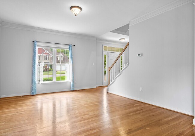 Building Photo - HAMPTON PARK - Pristine 4-5 bedroom home a...